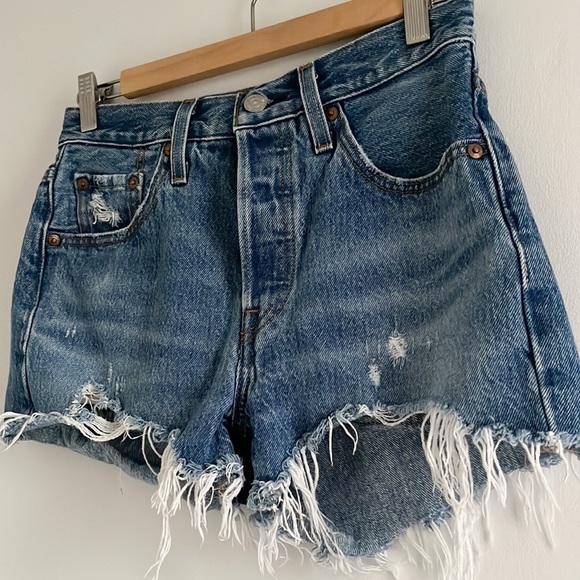 Levis 501 High Rise Medium Wash Denim Jeans Distressed Shorts Blue 25 - Picture 5 of 12
